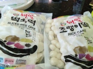 Sliced rice cake and gnocchi-style rice cakes.
